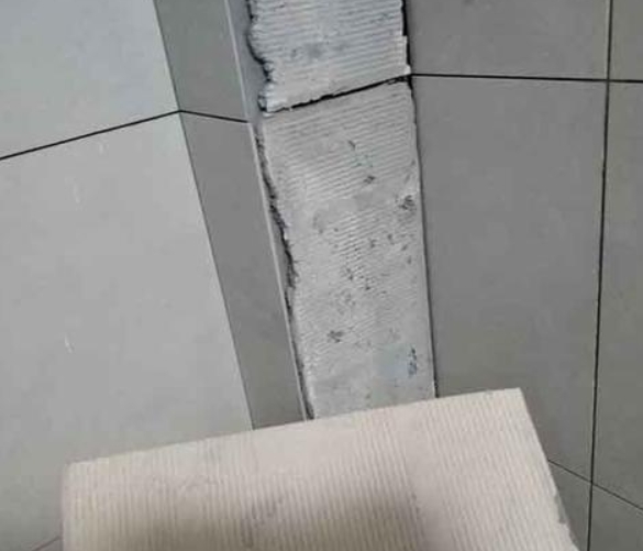 且末瓷砖空鼓维修公司分享下厨房瓷砖脱落的补救措施。
